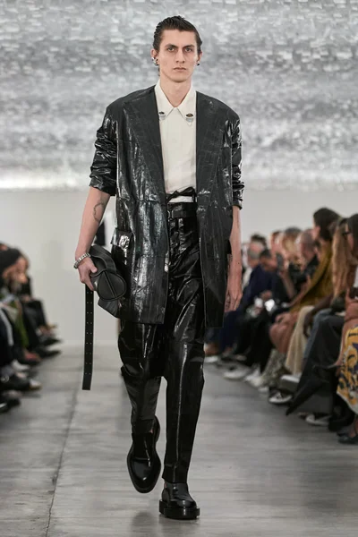 Look 28
